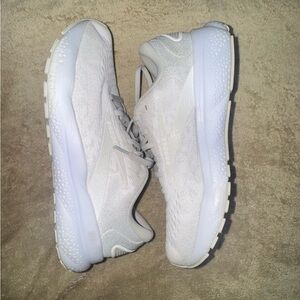 Brooks Ghost Women's Light Gray Athletic Shoes